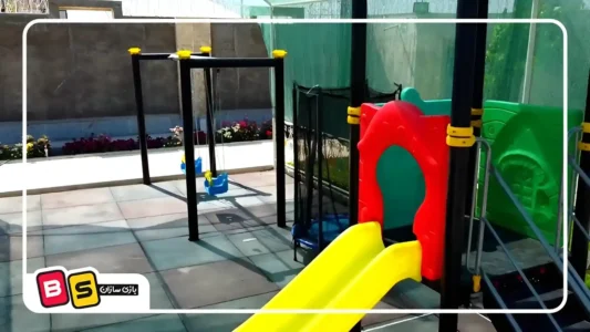 ترامپولین؛ هیجان بی‌پایان در فضای باز استفاده شده در پروژه ویلایی تجهیز شده توسط بازی‌سازان در مشهد