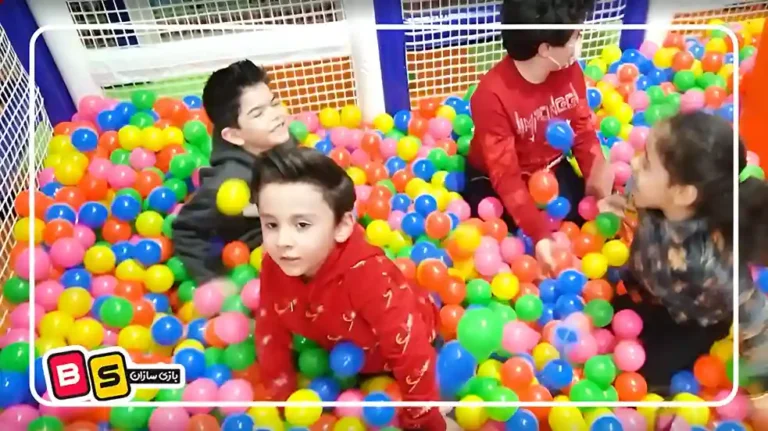 تجهیز خانه بازی بابانوئل تبریز با بهره گیری از استخر توپ
