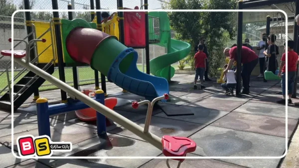 فضای بازی تجهیز شده توسط بازی سازان در ملارد با استفاده از چمن مصنوعی